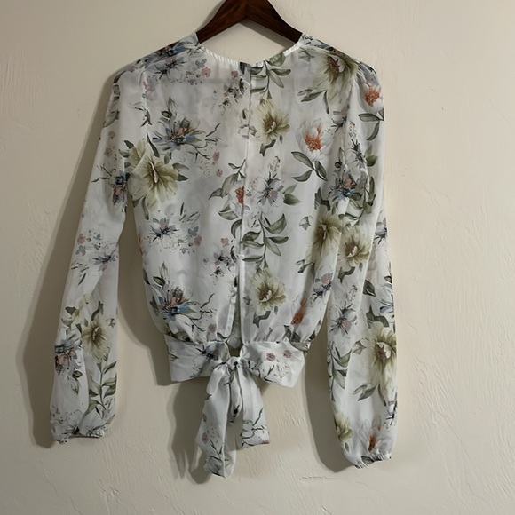 Windsor Floral Wrap Blouse with Bow Closure Size SMALL - Picture 2 of 5